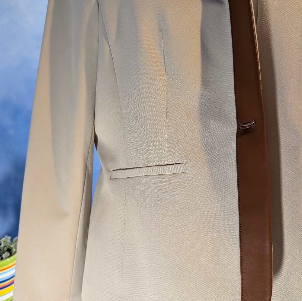 New Tommy Hilfiger Women's Jacket - Picture 9 of 10